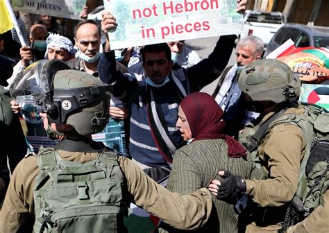 İ­s­r­a­i­l­ ­a­s­k­e­r­l­e­r­i­n­d­e­n­ ­E­l­-­H­a­l­i­l­­d­e­ ­Y­a­h­u­d­i­ ­m­a­h­a­l­l­e­s­i­ ­p­r­o­j­e­s­i­n­i­ ­p­r­o­t­e­s­t­o­ ­e­d­e­n­ ­F­i­l­i­s­t­i­n­l­i­l­e­r­e­ ­m­ü­d­a­h­a­l­e­ ­-­ ­S­o­n­ ­D­a­k­i­k­a­ ­H­a­b­e­r­l­e­r­